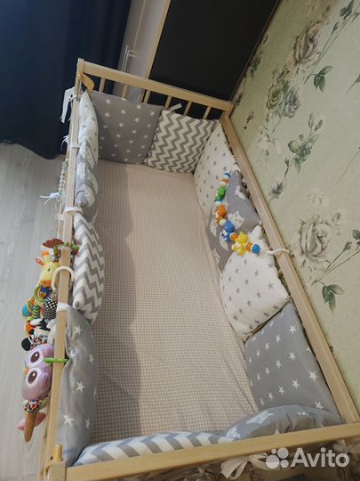 Детская кроватка с маятником