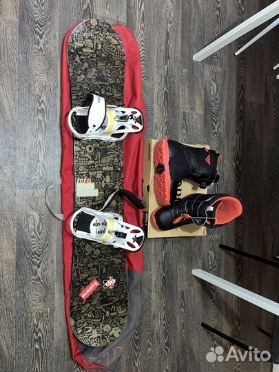 Сноуборд и ботинки комплект burton