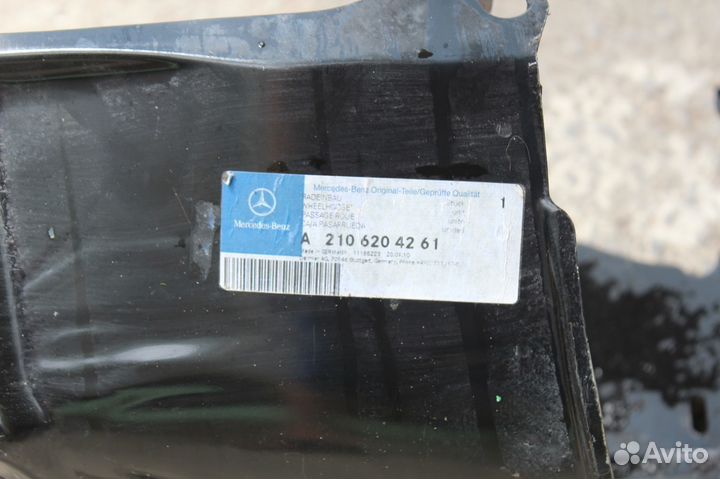 Брызговик переднего правого лонжерона