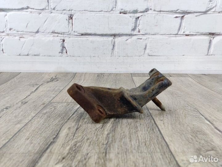 Кронштейн опоры двигателя Carina E 1992-1997