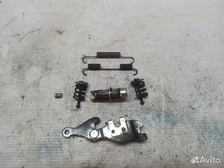 Механизм стояночного тормоза задний левый Nissan