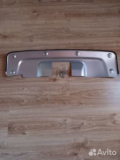 Декоративная накладка заднего бампера