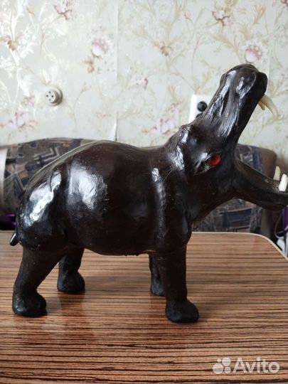 Статуэтки-фарфор, кожа, полистоун