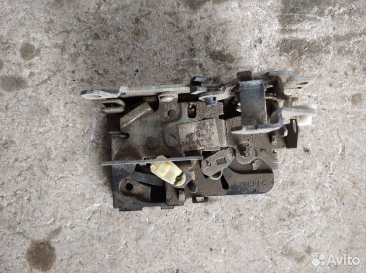 Замок двери задний левый Renault Logan 2005-2014