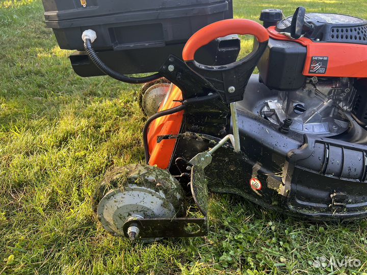 Газонокосилка самоходная на пульту управления