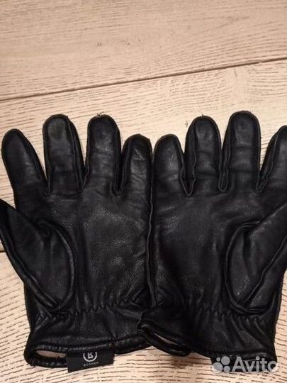 Варежки и перчатки спортивные и кожаные