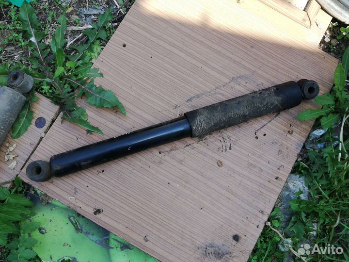 Амортизатор задний Опель Фронтера А