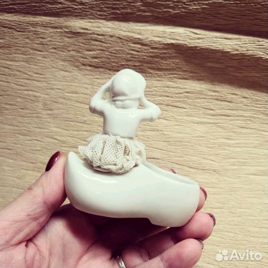 Фарфоровая мелочница вазочка игольница кукла девоч