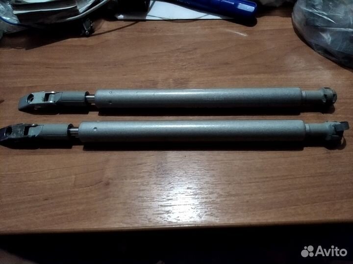 48) Доводчик двери поршень 7043330 liebherr Либхер