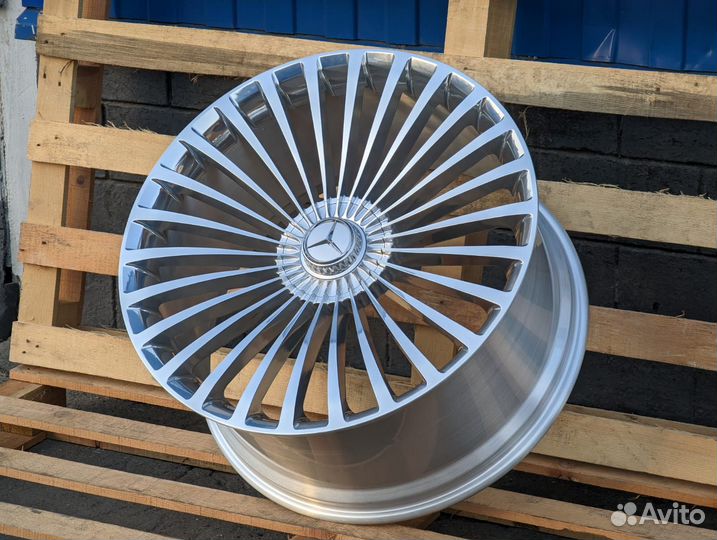 Кованые диски R23 GT Forged на Mercedes GLS