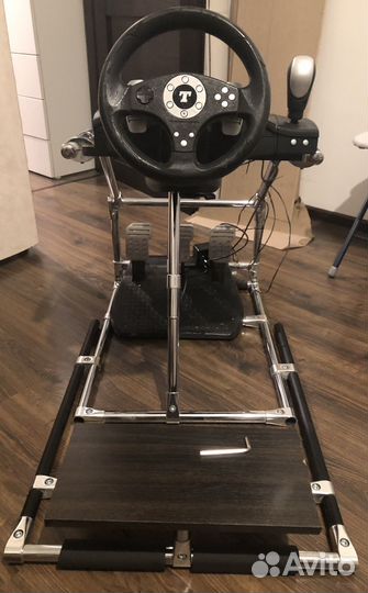 Игровой руль thrustmaster с педалями и стойкой