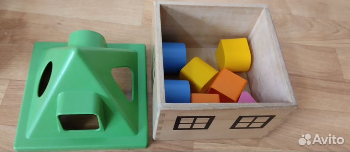 Развивающие игрушки Икея, инерционные машинки