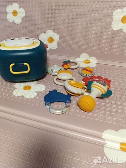 Погремушки новые + Чёрно-белые карточки