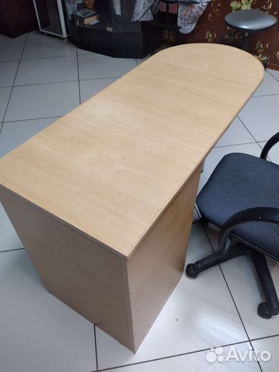 Маникюрный стол