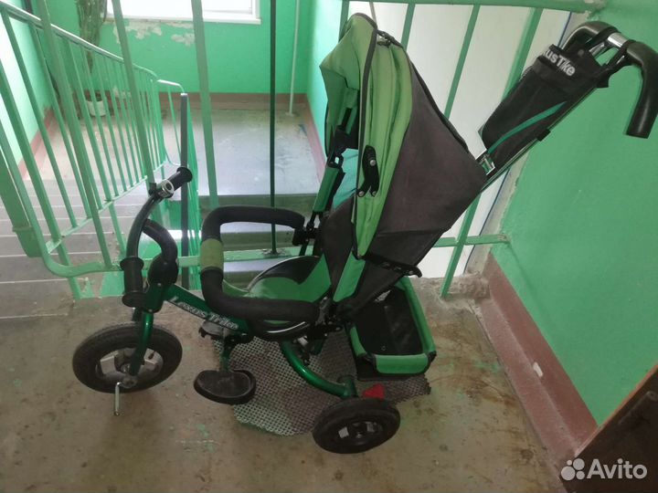 Детский велосипед с ручкой