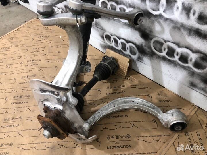 Кулак передний левый Audi A5 F5 2020