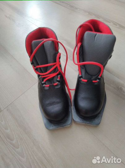 Лыжные ботинки классические