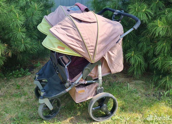 Коляска для двойни с рождения