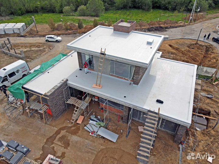 Плоская мембранная кровля частного дома