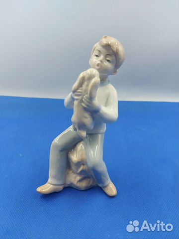 Фарфоровая статуэтка 