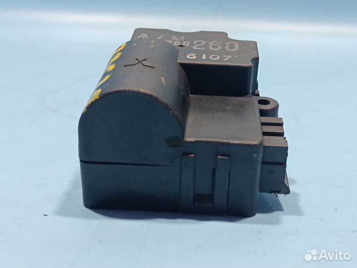 Моторчик заслонки отопителя для Mitsubishi Carisma