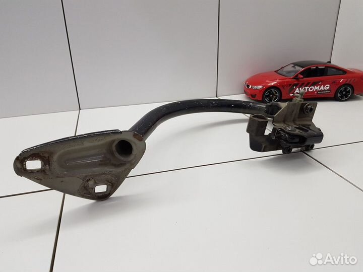 Петля крышки багажника левая