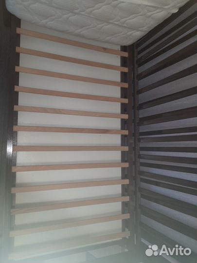 Детская кроватка с маятником и ящиком