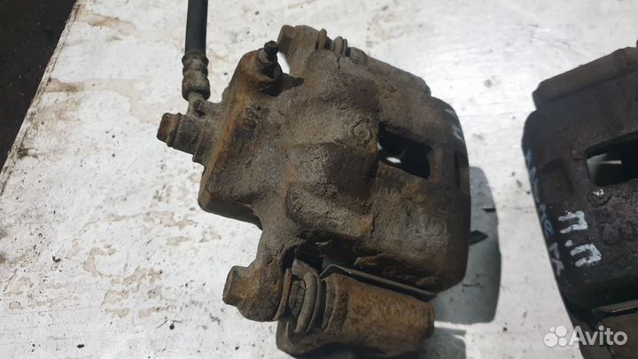 Суппорт передний левый ниссан альмера n 15 GA16