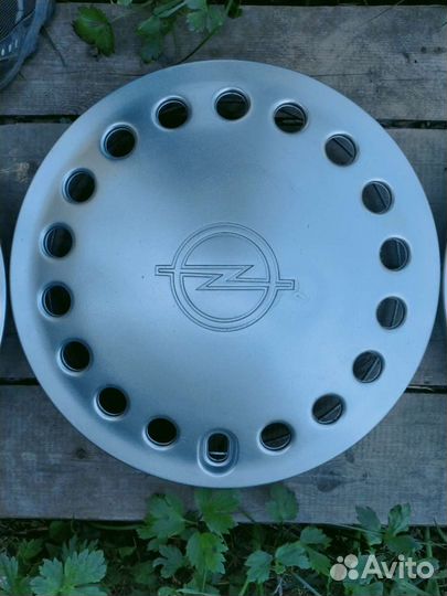 Комплект оригинальных колпаков Opel 1987 года