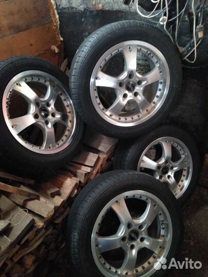 Продам комплект летних шин R17 на японском литье