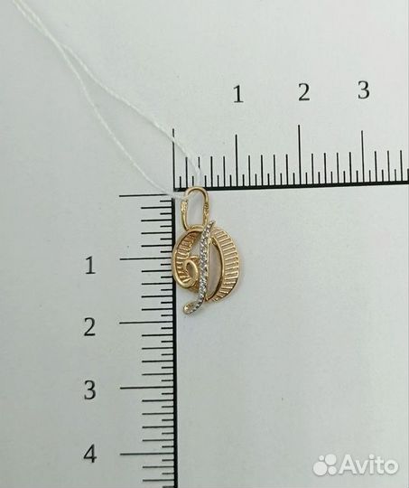 Золотая подвеска с камнем