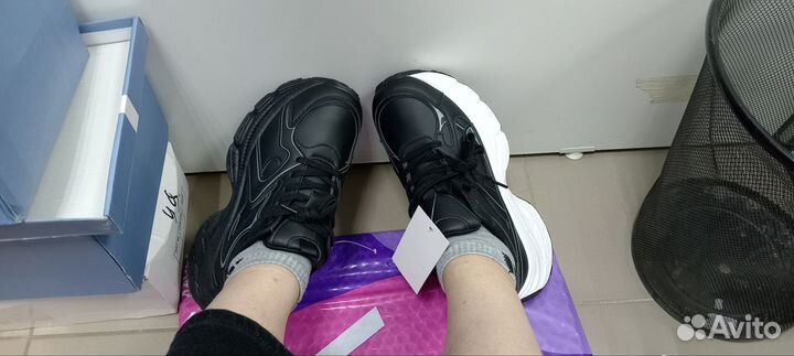 Кроссовки женские 40 размер