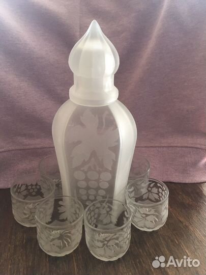 Графин со стопками