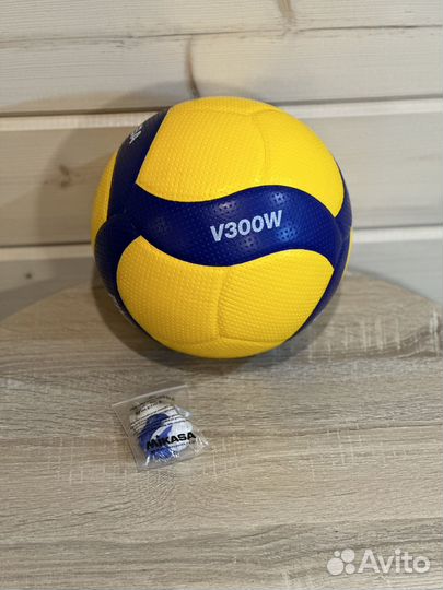 Волейбольный мяч mikasa v300w