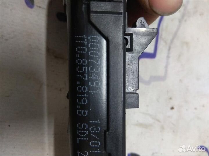 Механизм регулировки ремня безопасности VW Passat