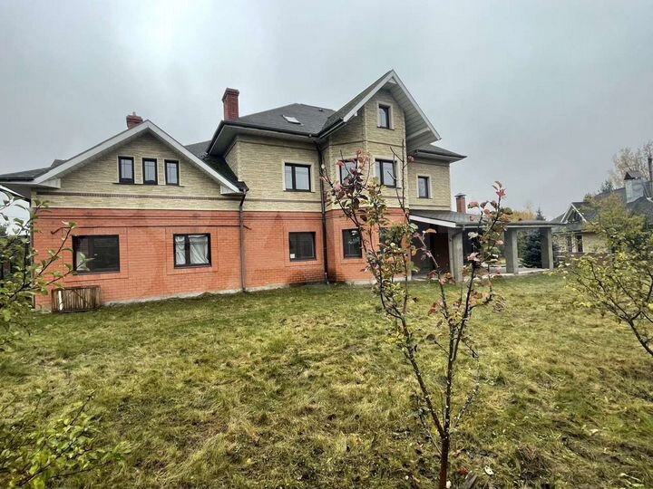 2-к. квартира, 88 м², 1/3 эт.