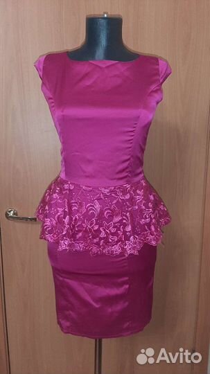 Платье фуксия с кружевом 40 р