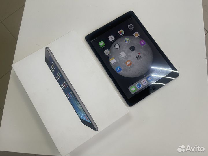 Планшет Apple iPad Air 32Gb Wi-Fi Space Gray