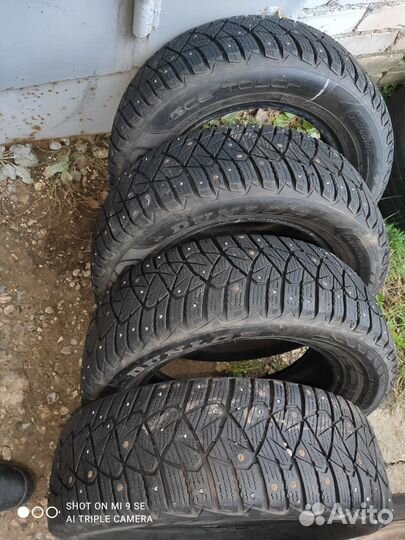 Dunlop Ice Touch 215/65 R16