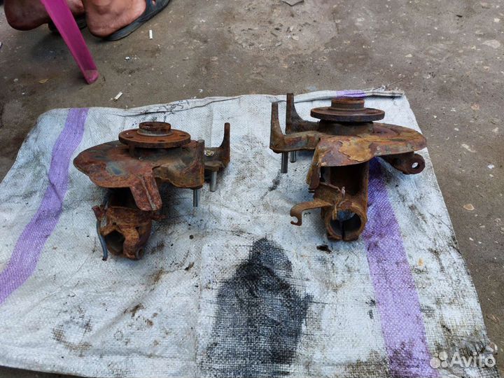 Поворотный кулак в сборе. Volkswagen Polo 4.2008г