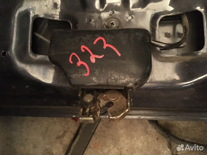 Замок багажника (Mazda 323)