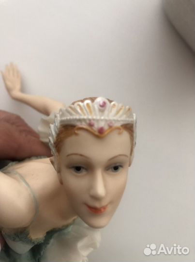 Статуэтка фарфор