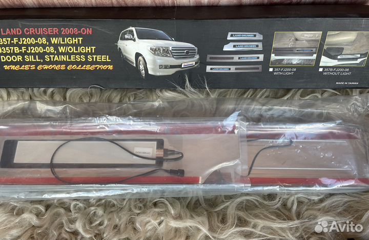 Накладки на пороги Land Cruiser 200 с подсветкой