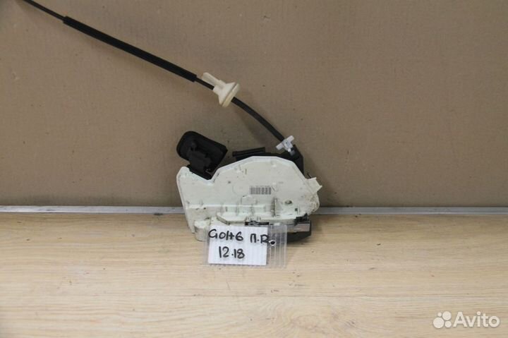 Замок двери передней правой Volkswagen Golf 6 2009