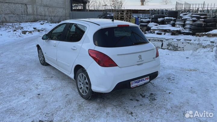 Кнопка открывания багажника Peugeot 308 (T7). Накладка