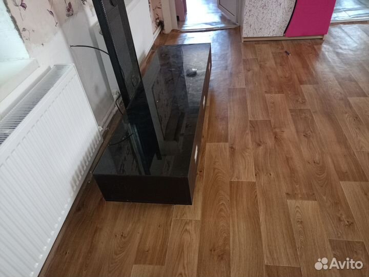 Стеклянная тумба под тв