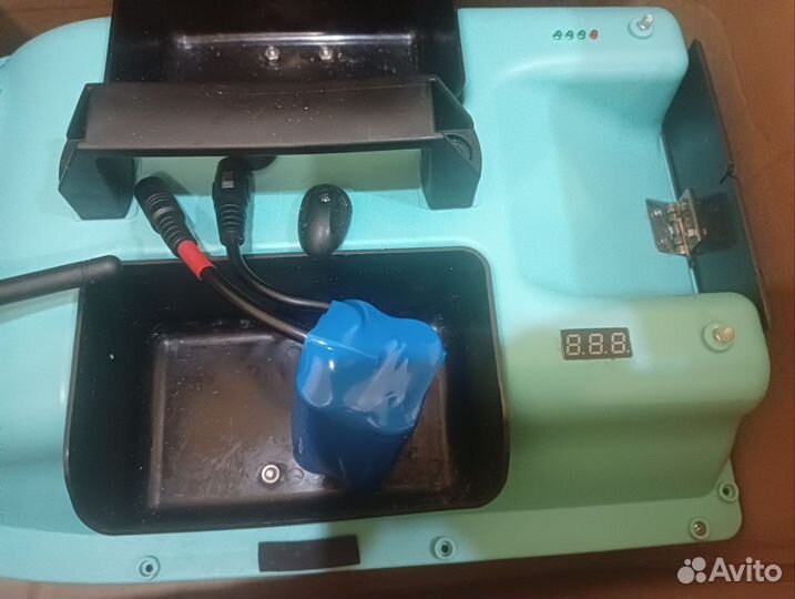 Прикормочный кораблик для рыбалки