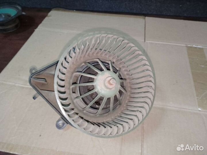 Моторчик печки Renault Laguna 1