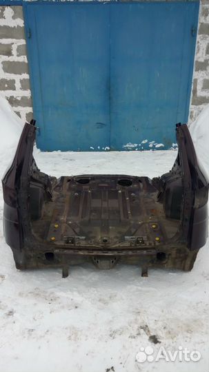 Задняя часть кузова subaru tribeca EZ 30