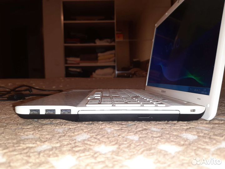Ноутбук Sony Vaio 300 Гб